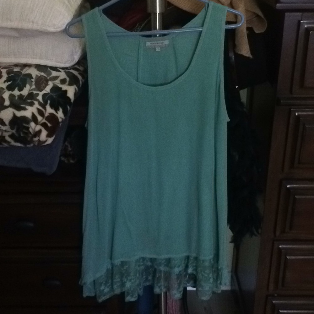 Short-sleeved green blouse